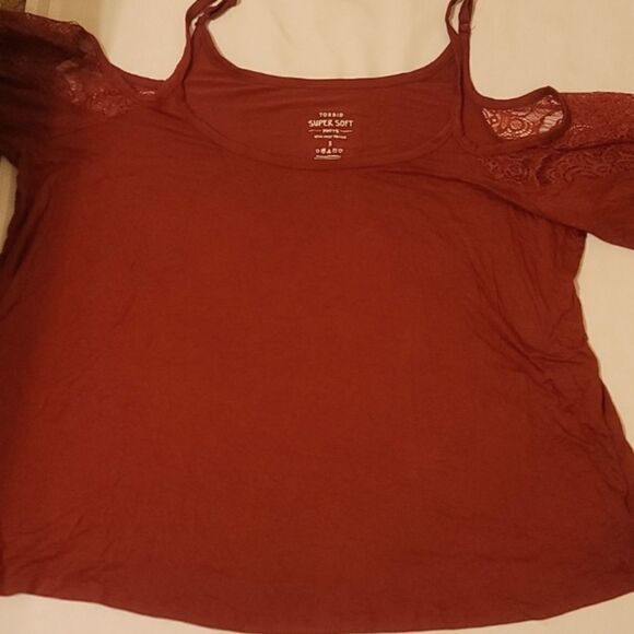 Torrid cold shoulder top size 3 - Picture 1 of 9